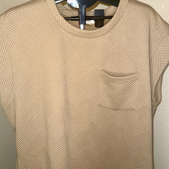 entro Dresses & Skirts - Entro Beige Geometric Short Sleeve Dress